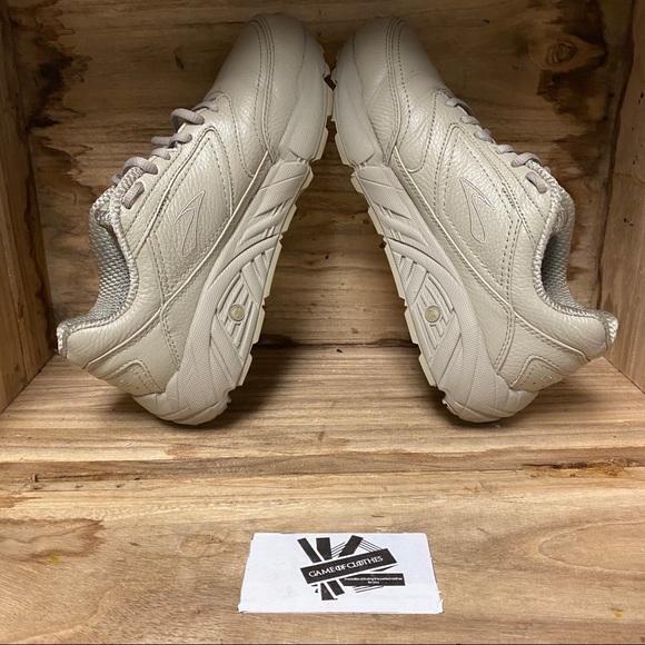 Brooks - Picture 6 of 8